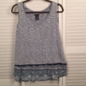 🌻New Directions Tank. Ruffled Mesh Hem. Size L.